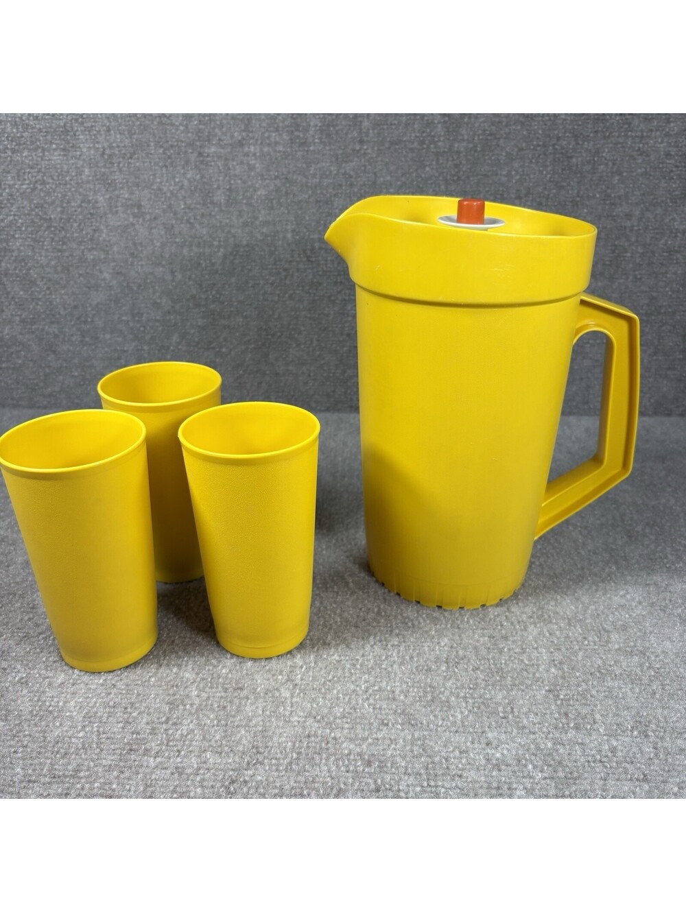 Tupperware Pitcher 800 Yellow Plastic Jug w/Lid & 3 Cups 873 Vintage Retro